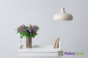 Rangkaian Bunga Mawar Meja Menambah Sentuhan Elegan pada Setiap Ruangan