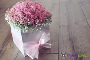 Rangkaian Bunga Meja Rias Menambah Sentuhan Elegan pada Interior Anda