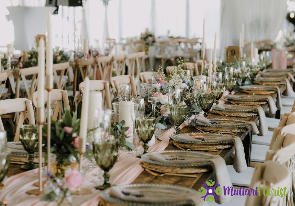 Rangkaian Bunga Segar untuk Meja Sentuhan Elegan yang Menyegarkan Ruang Anda