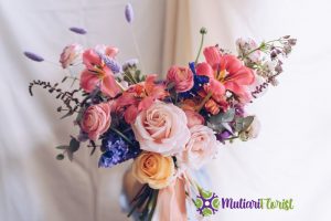 Buket Bunga Hitam Putih Elegansi dalam Kesederhanaan