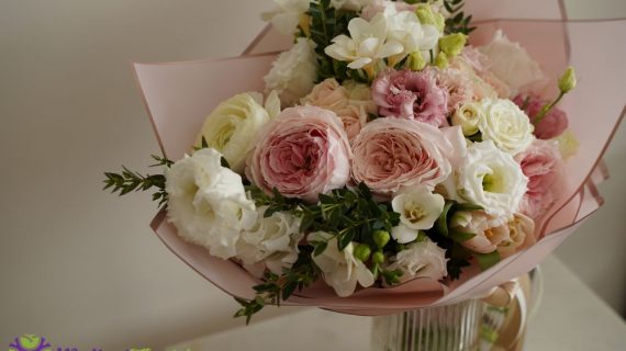Buket Bunga Pink Putih Pilihan Elegan untuk Setiap Momen Spesial