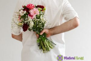 Buket Bunga Warna Pink Simbol Kasih Sayang dan Kelembutan