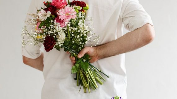 Buket Bunga Warna Pink Simbol Kasih Sayang dan Kelembutan